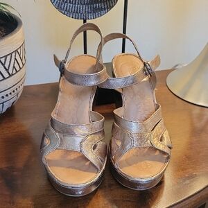 Elegant Women's Metallic Sandals